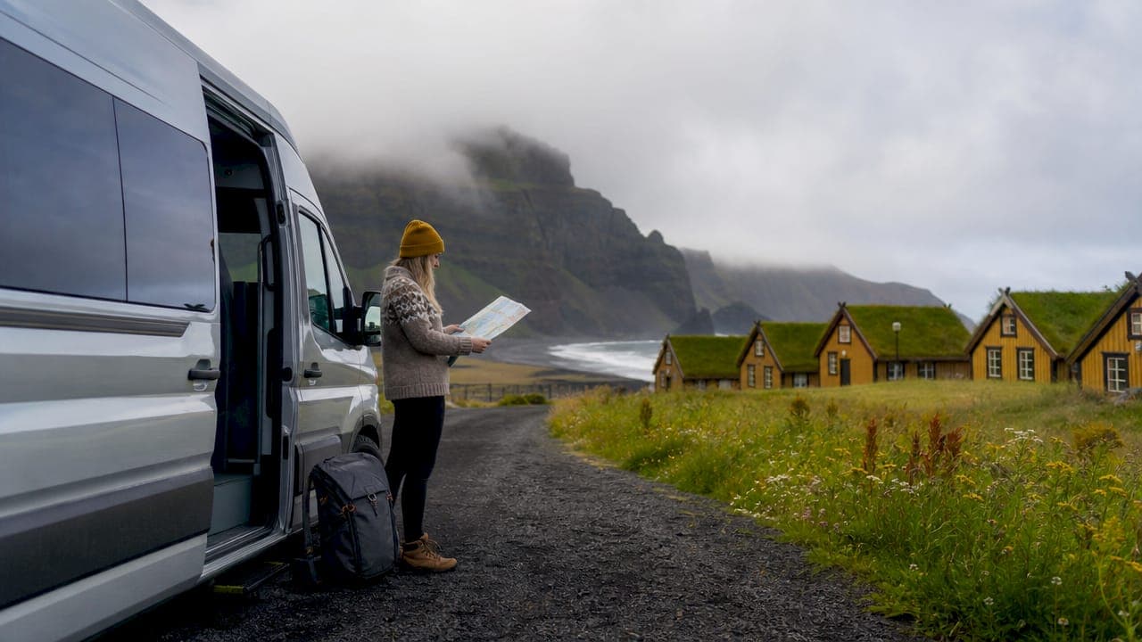 Renting Campervan versus Hostel in Iceland: 2026 Guide