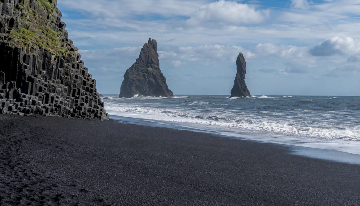 The Best Reynisdrangar Viewpoints: Safety, Access & Photos