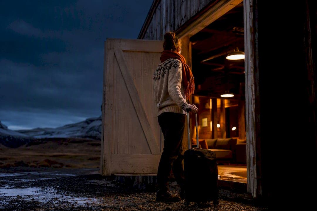 Template to Secure Late Check-In at Iceland Hostels: Fox Hostel