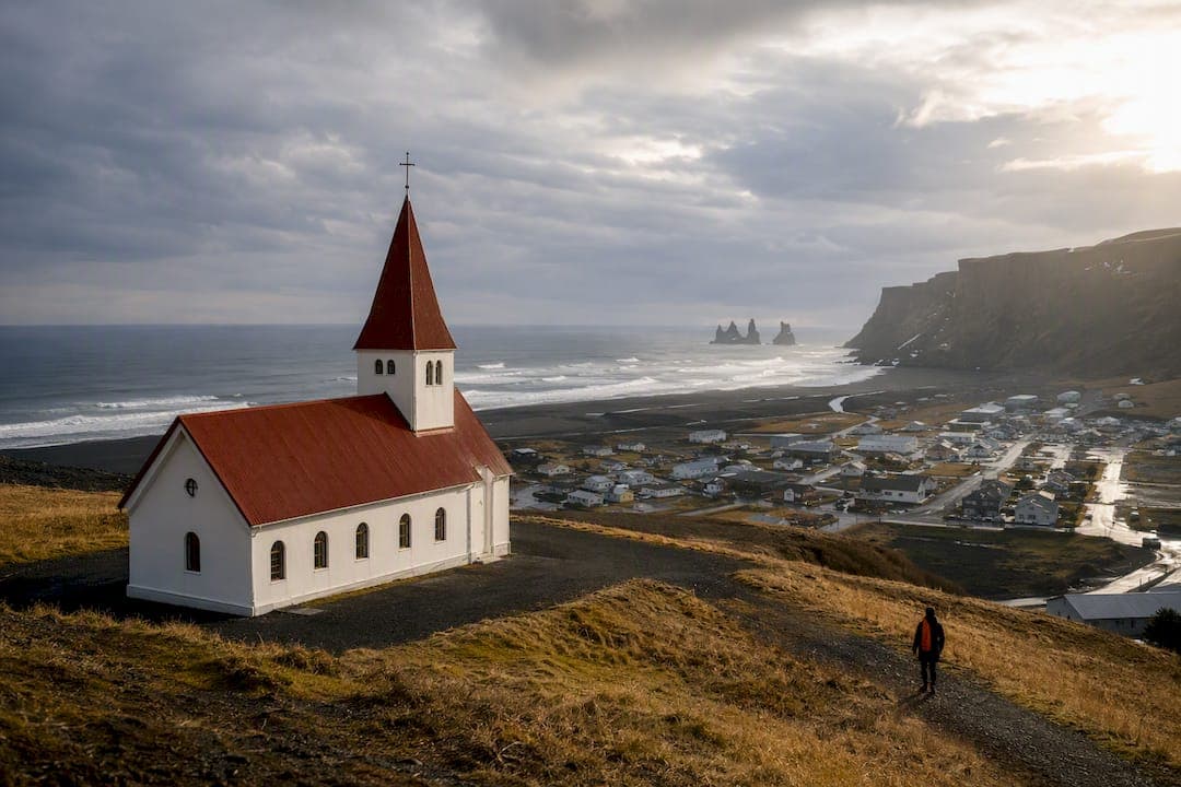 2–3 Days in Vík, Iceland: Drive Times, Reynisfjara and Fox Hostel